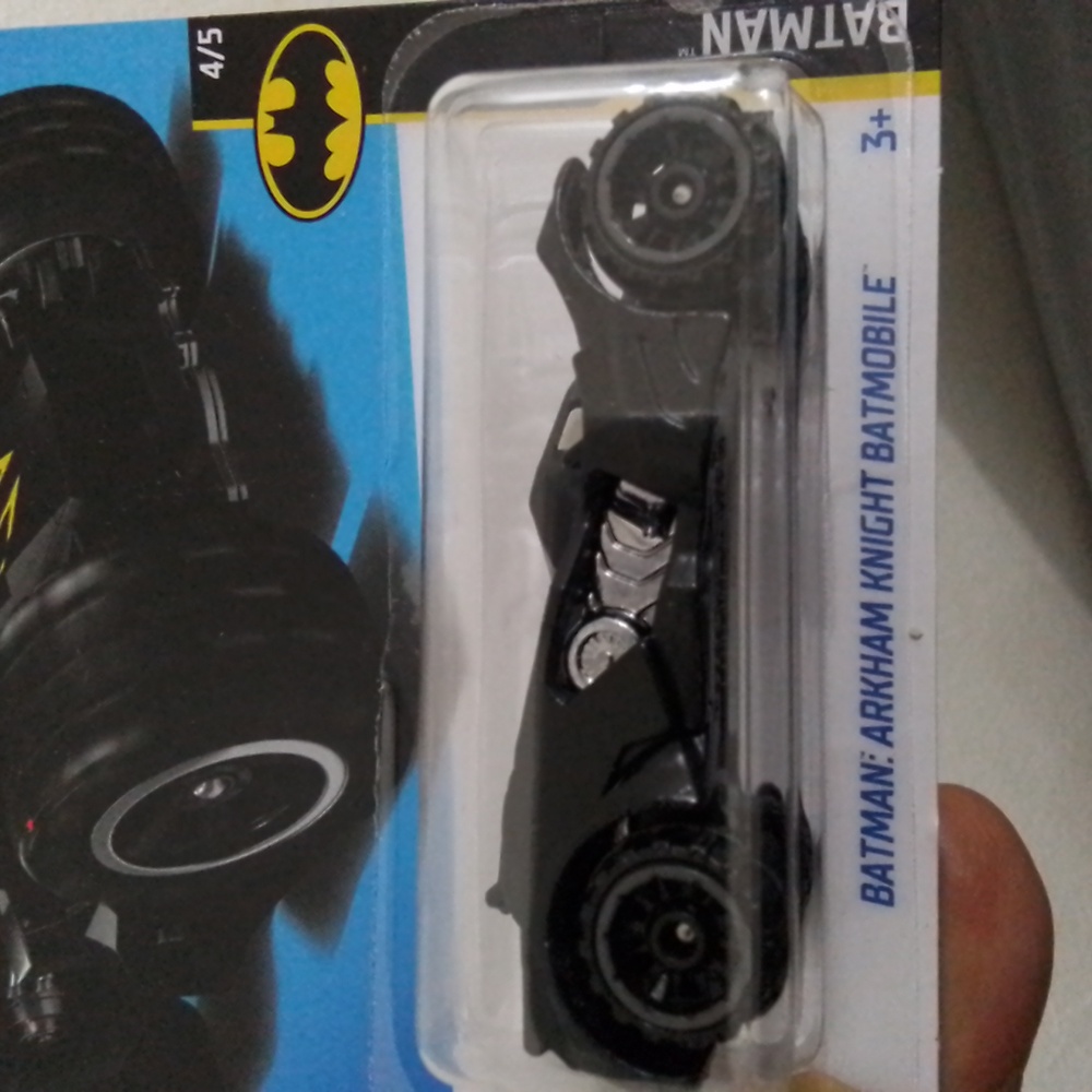 HOT WHEELS DC BATMOBILE